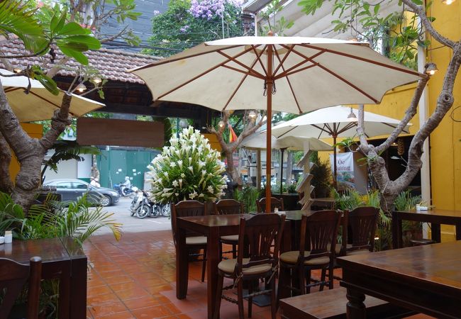 ベトナム料理の店というより、おしゃれなカフェ！