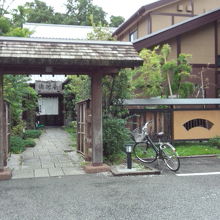 駐車場からお店を撮影