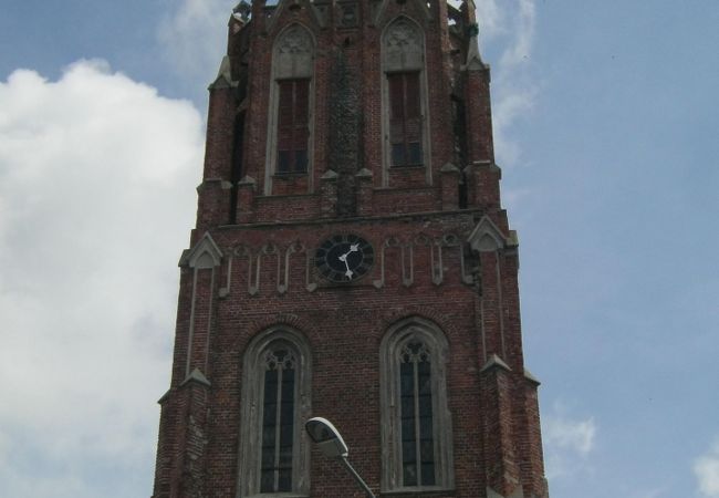 リエパーヤの町では最古の教会です。