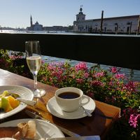 朝からシャンパンで贅沢な時間