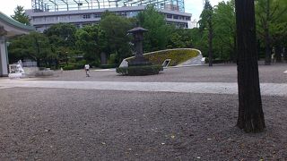 丸く切り取られたような形