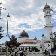 ムーア様式の美しいカピタンクリンモスク