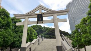 狛犬ではなく猿がいます