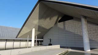 水と一体化した美しい設計