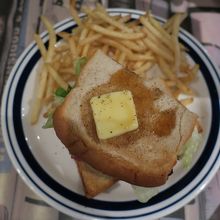 メープルバターB.L.T.サンドウィッチ