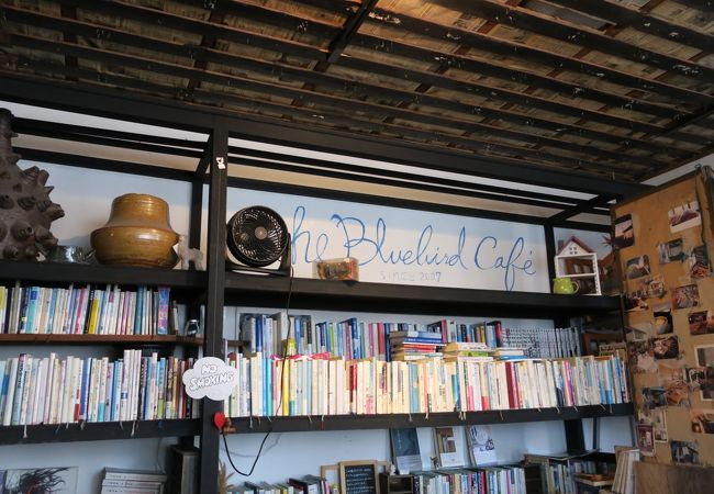 THE BLUEBIRD CAFE