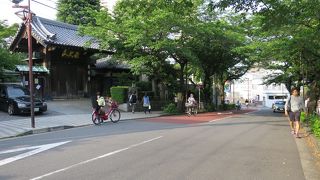 日暮里駅から谷中銀座に向かう坂