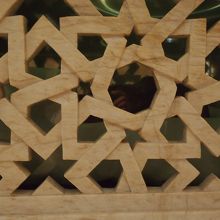 石棺の中に　遺骸を　確認できます。