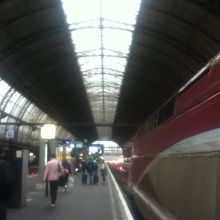 アムステルダム中央駅に到着したタリス