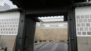 重厚な門構えは・・・