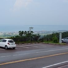 駐車場と竹富島