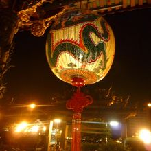 おーここの提灯にも龍が・・・