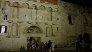 城壁の北側の入り口が「金の門」