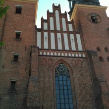 大聖堂　地下には墓があります