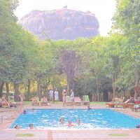 プールからシーギリヤロックが見えます！