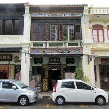 いかん！突然の雨でレンズに雨粒が！