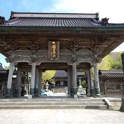 山門の立派な函館最古の寺院