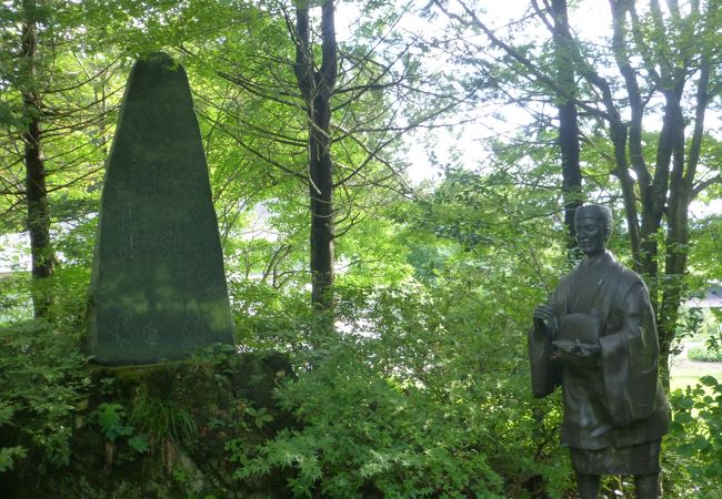 蚤虱 馬の尿する 枕もと;芭蕉句碑