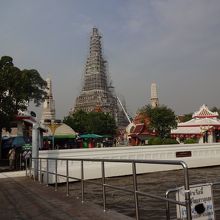 真ん中の仏塔が一番高い仏塔。
