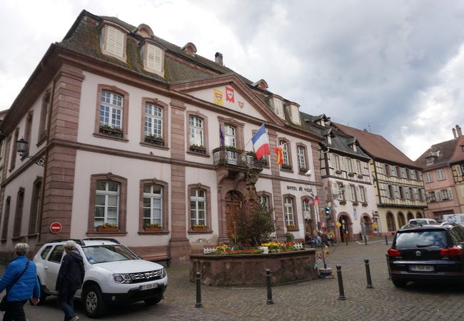 【リボヴィレ】 18世紀の立派な町役場