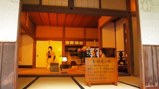 屋敷や資料館、お土産処が集まった見どころ満載施設