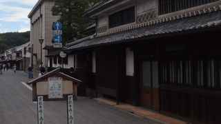 美観地区に隣接した商店街