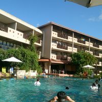 プールは少し小さめかも