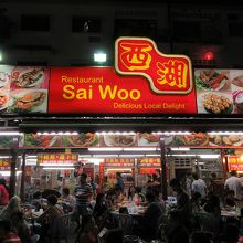 食事はこちらの大型店「西湖」