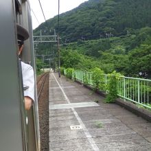 湯檜曽駅ホームから見るループ線