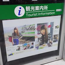 直筆サイン入りのポスター。