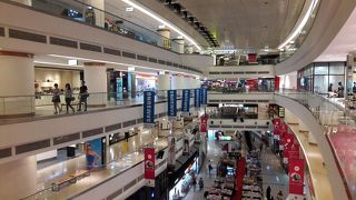 KLCCに隣接、中規模だけど、なじみのあるショッピングモール