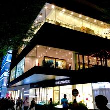 ジャイル 外観   3階MOMA