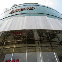 「伊勢丹」を目的に「Lot10」に来たのですが…