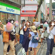 トッティキャンディファクトリー  店の前 宇宙船？！