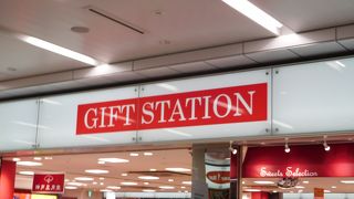 新幹線乗車前の買い物に