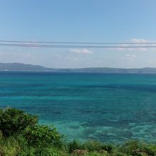 古宇利オーシャンタワーから見た海。