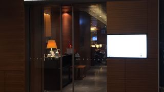 ＡＮＡ国内線側：荷物チェック前に（クレジットカードがあれば）誰でも入れるビジネス・ラウンジ（羽田第二ターミナル）