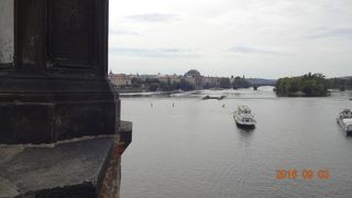 モルダウ川ともいいます。ゆったりと流れる大河です！