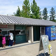 チケット売り場。当日券があるかドキドキ（笑）