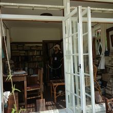 お父さんの書斎。この部屋には入れません