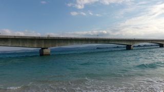 琉球版アダムとイブの伝承が残る島です。