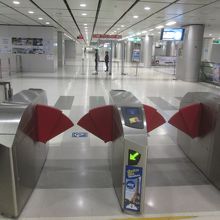 スワプンナーム空港駅 (ARL)
