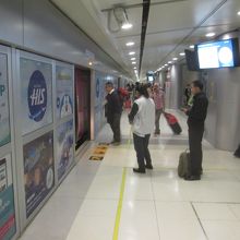 スワプンナーム空港駅 (ARL)