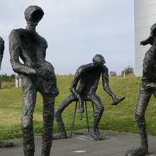 入り口近くにある彫刻象