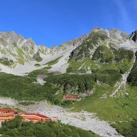 裏手を少し登ると左下に建物の全景が見えました