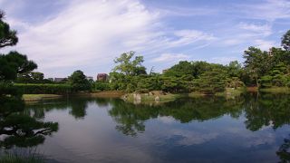 広大な回遊式日本庭園