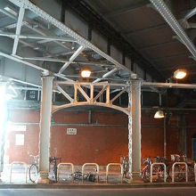 黄色い照明がちょっといい雰囲気です。