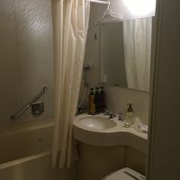 ビジネスホテルよりは余裕のある広さ