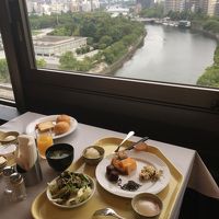 朝食ブッフェ　レストランからは原爆ドームが見えます