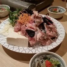 最後はお鍋。これで、一人５０００円未満は信じられない。